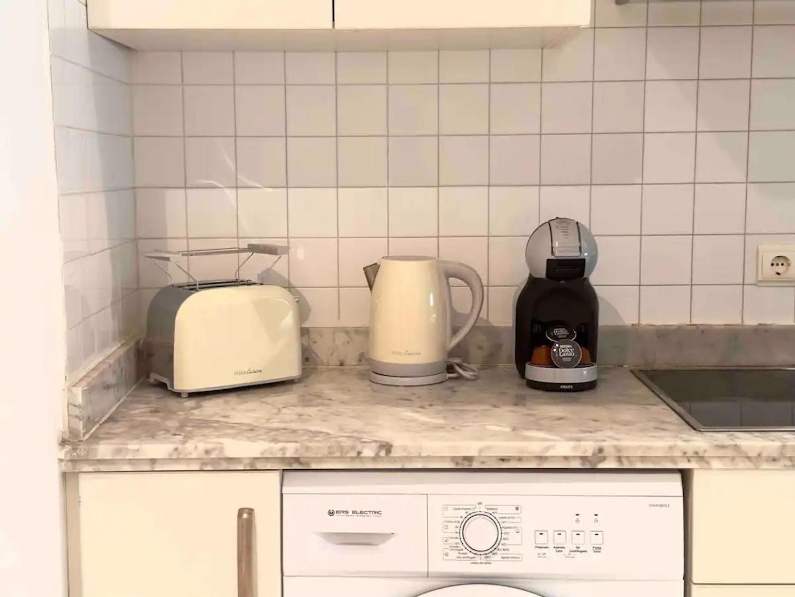 Lovely Apt In The City Center - 15M Walk Giralda Севілья Екстер'єр фото