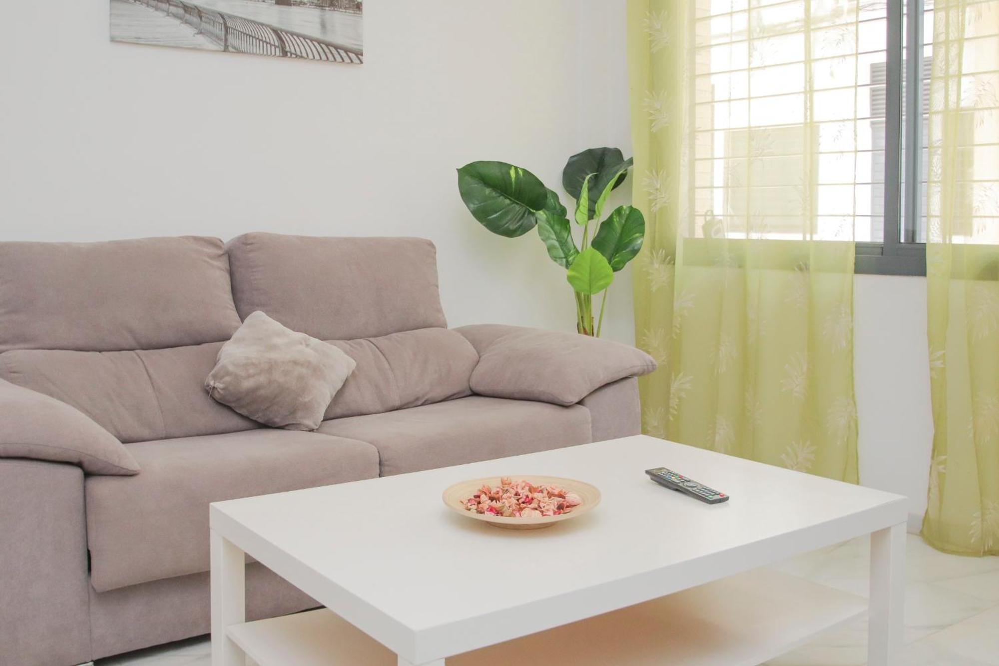 Lovely Apt In The City Center - 15M Walk Giralda Севілья Екстер'єр фото